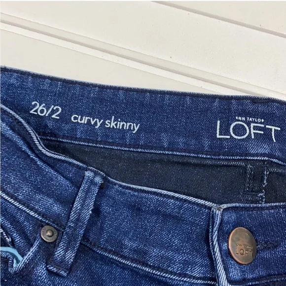 Ann Taylor Loft Curvy Skinny Dark Wash Jeans Size 2 - Picture 4 of 6
